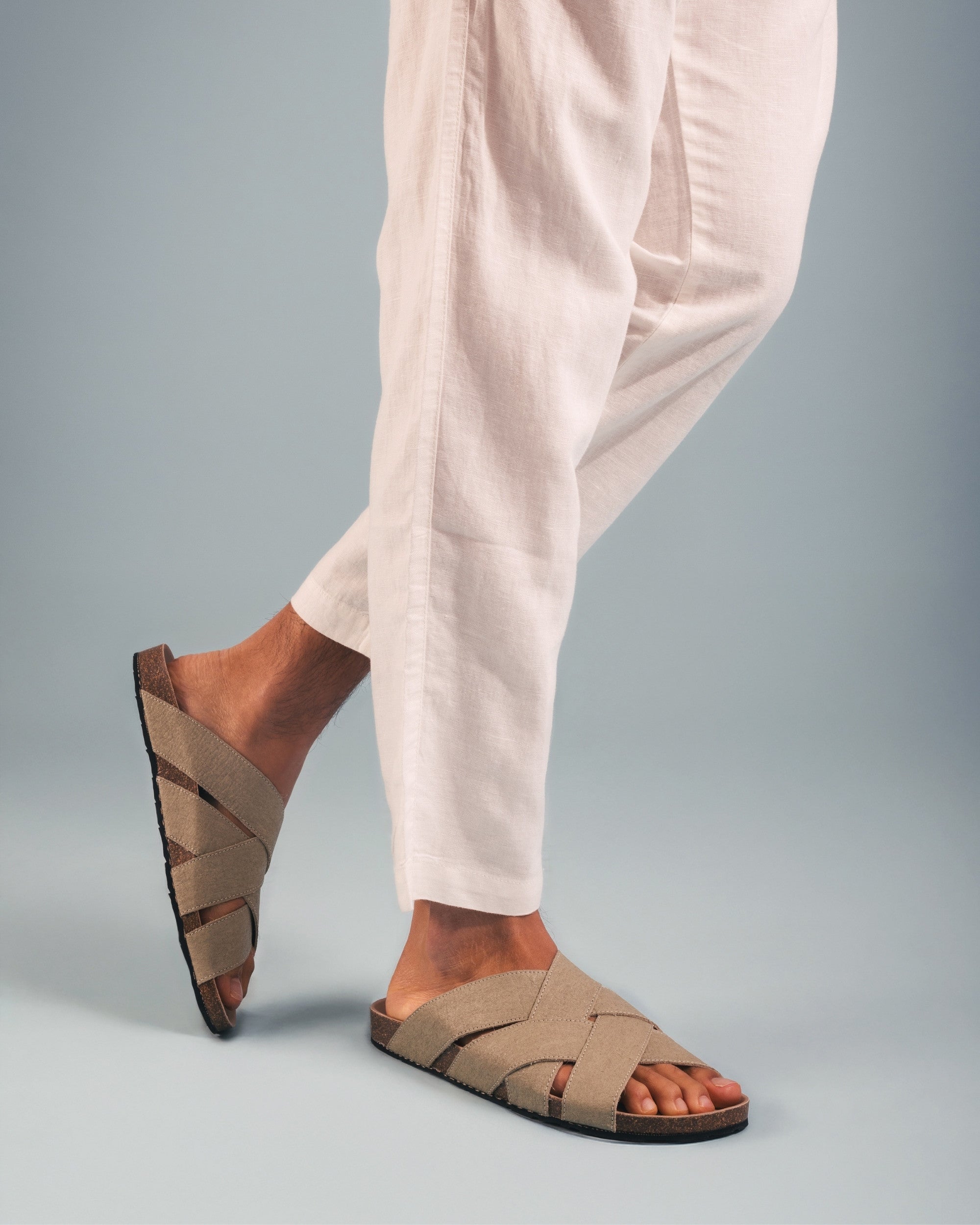 Sandale vegan Tanna verte — vue de profil sangles croisées Pinatex